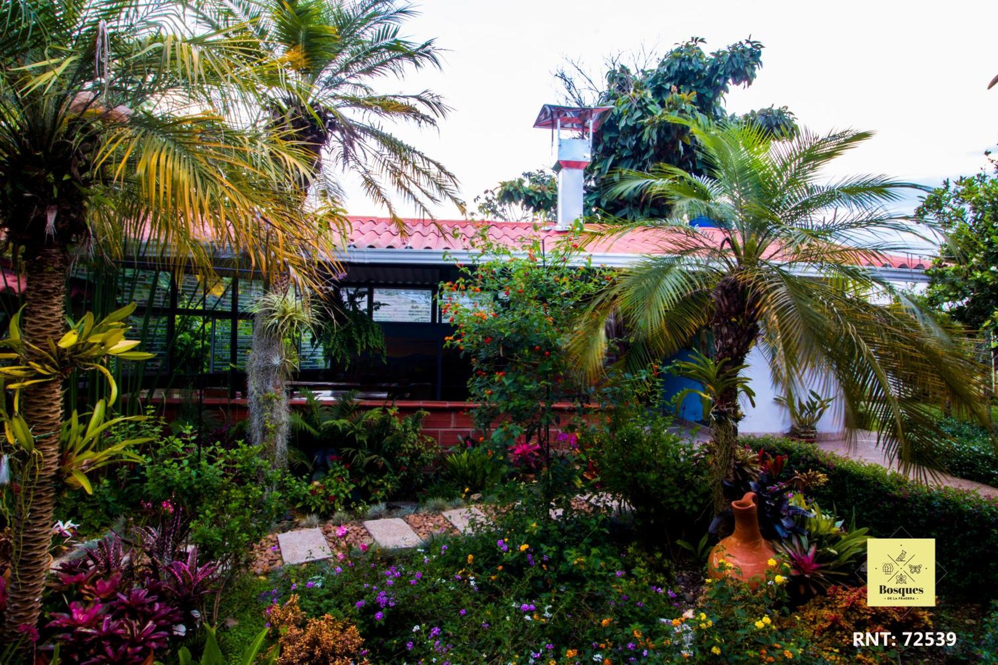 Bosques De La Pradera Hotel La Linda Exterior photo